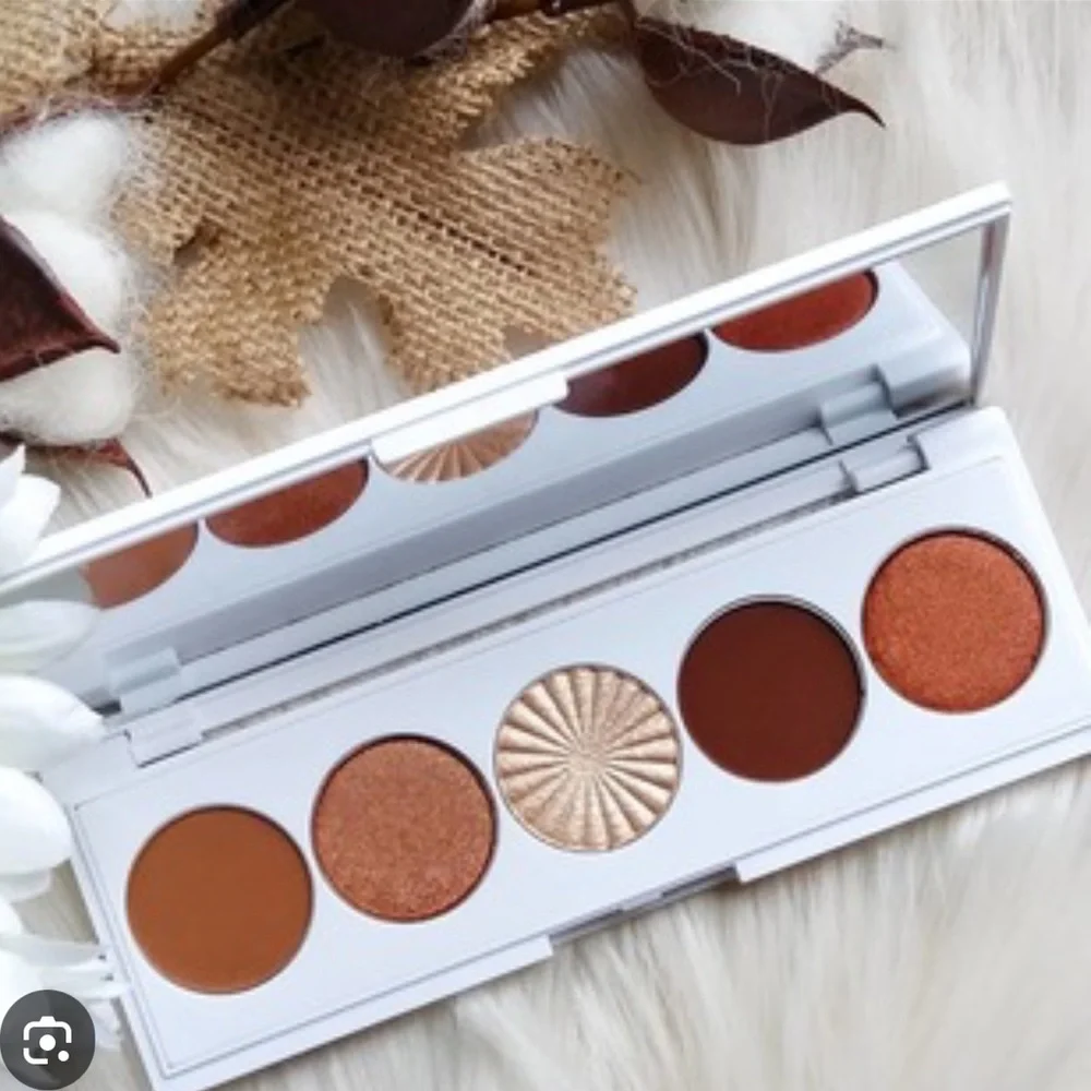 OFRA Signature Palette in LUXE